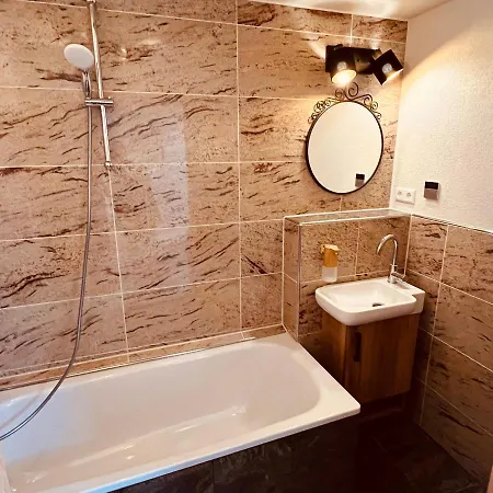 Rose Boardinghouse 24h-7d Self Check-in Automat Grossbottwar